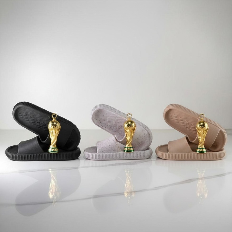 Chinelo Nuvem Com Pingente Troféu Copa do Mundo Ultra Macio e Leve Chinelo Slide Antiderrapante Conforto Ortopédico