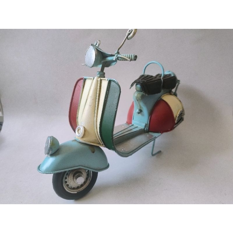 Miniatura Moto Vespa Vintage Peça Decorativa em Metal Rica em Detalhes Presente Amantes e Colecionadores (Ler Descrição)