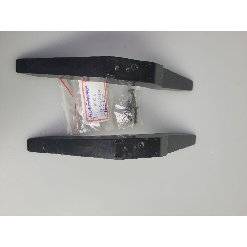 base ou pé TV aoc 43s5290 com os parafusos só serve neste modelo