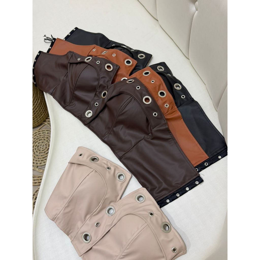 Cropped Ilhós em Couro Fake com Bojo e regulagem nas costas cropped feminino tomara que caia tendencia rodeio