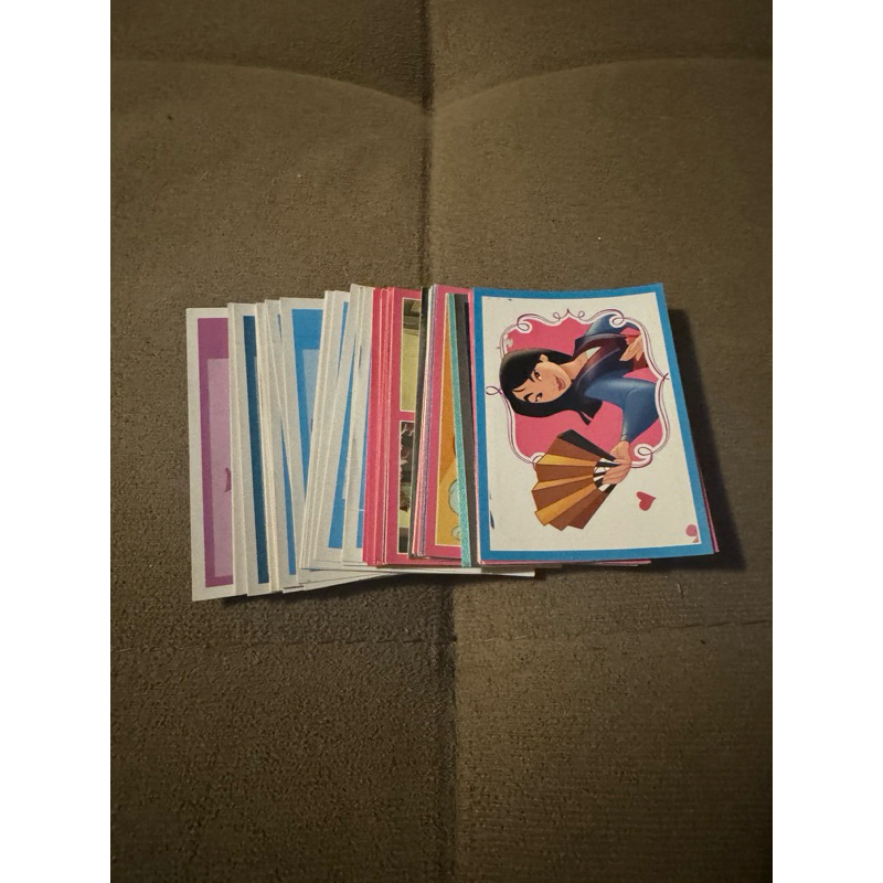 Lote com 43 Figurinhas do Albúm Disney Princess- Live Your Adventure- Com Repetições