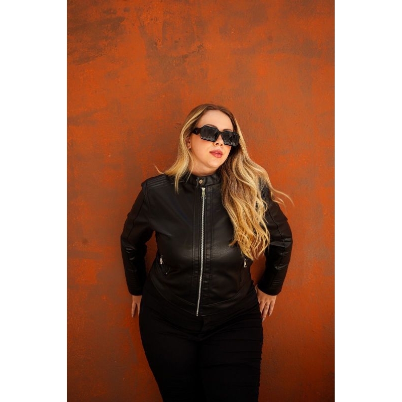 Jaqueta Feminina Plus Size Couro Sintetio I Outono/ Inverno — imagem 2 de 2