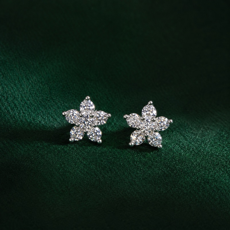 Brinco Prata 925 Flor Moissanite 2mm Delicado e Elegante