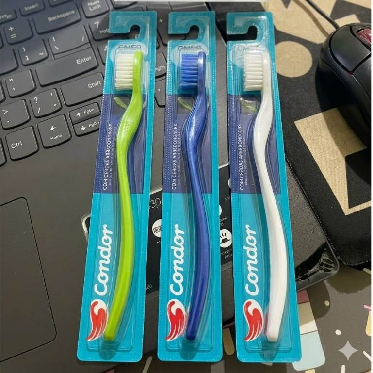 KIT COM 3 ESCOVAS DE DENTE CONDOR DURA CERDAS ARREDONDADAS