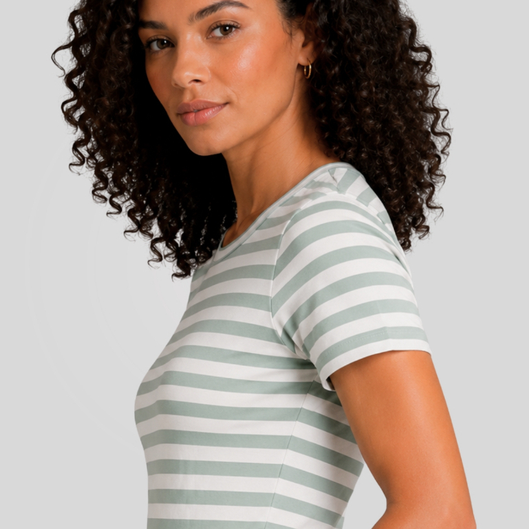 Blusa Feminina Listrada Manga Curta Viscose com Elastano Macia Confortável Gola Redonda Casual Básica