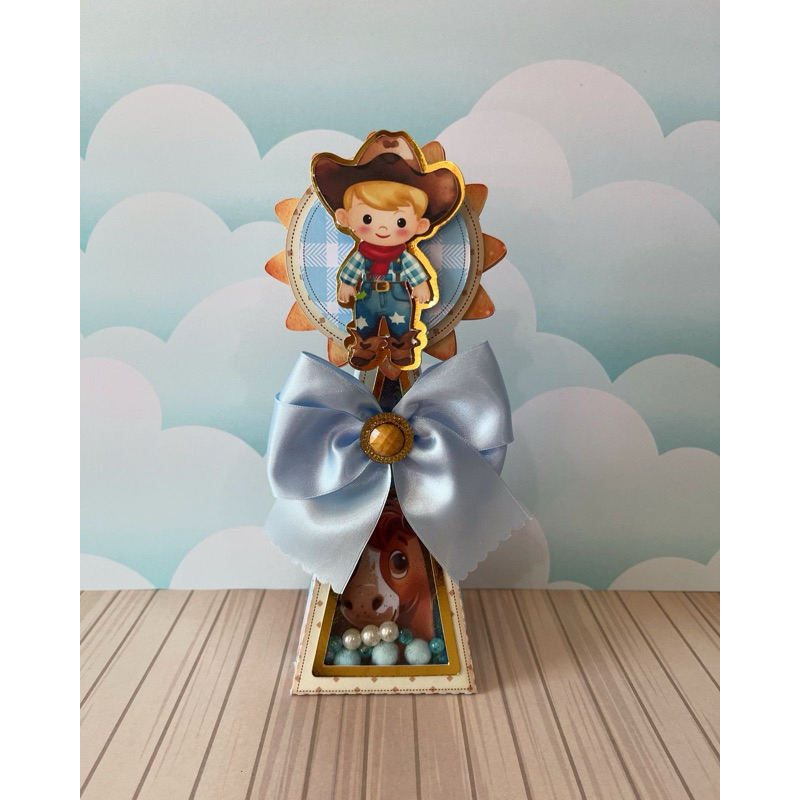 Caixa Pirâmide Personalizada com Visor Tema Cowboy | Lembrancinha Festa Infantil