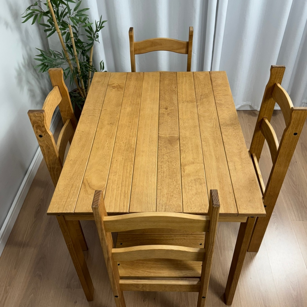 Mesa de Jantar com 4 Cadeiras - Madeira Maciça, Durável e Fácil de Limpar, Cor Mel, Tecido Liso