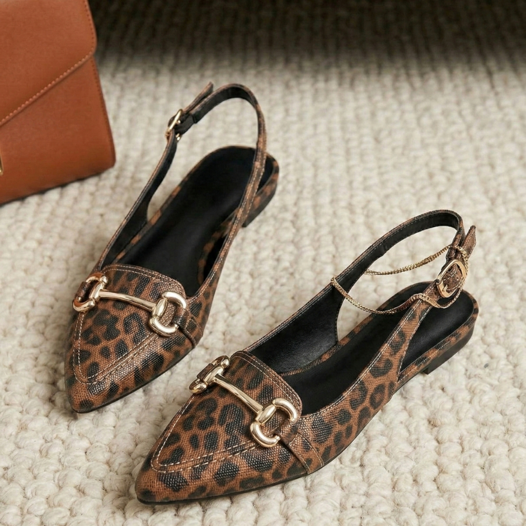 Sapatilha Slingback Feminina Bico Fino Animal Print Onça Caramelo Flat Estilo Mocassim com Corrente Confortável