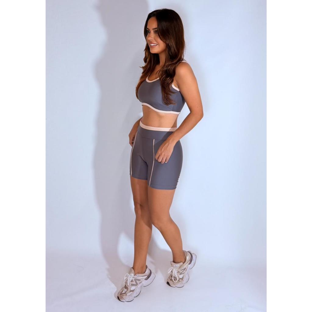 KIT 3 PEÇAS TOP, SHORTS E LEG CINZA cor contrastante — imagem 2 de 2
