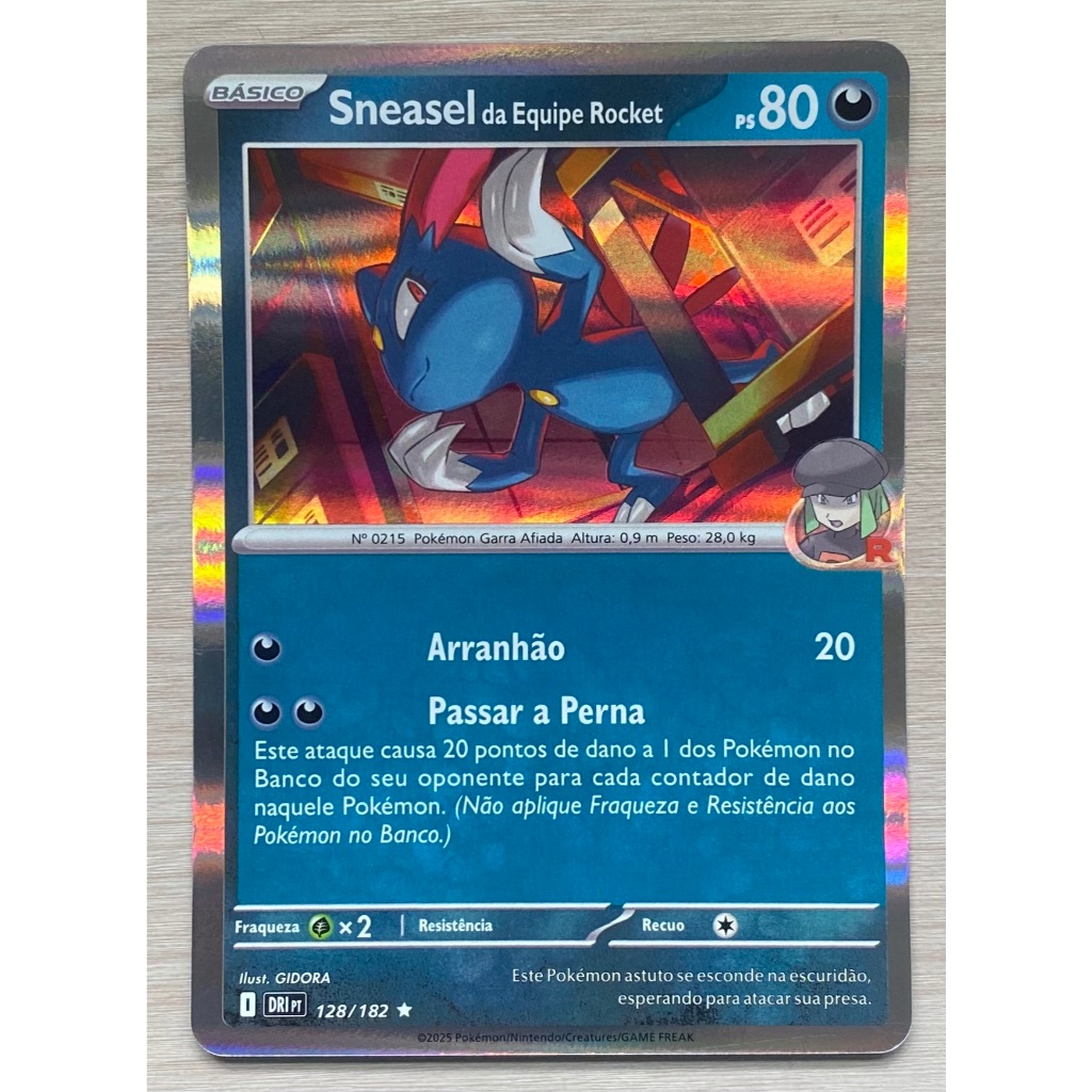 Carta Sneasel da Equipe Rocket Foil 128/182 | Coleção Rivais Predestinados | Pokémon TCG | Pikachu
