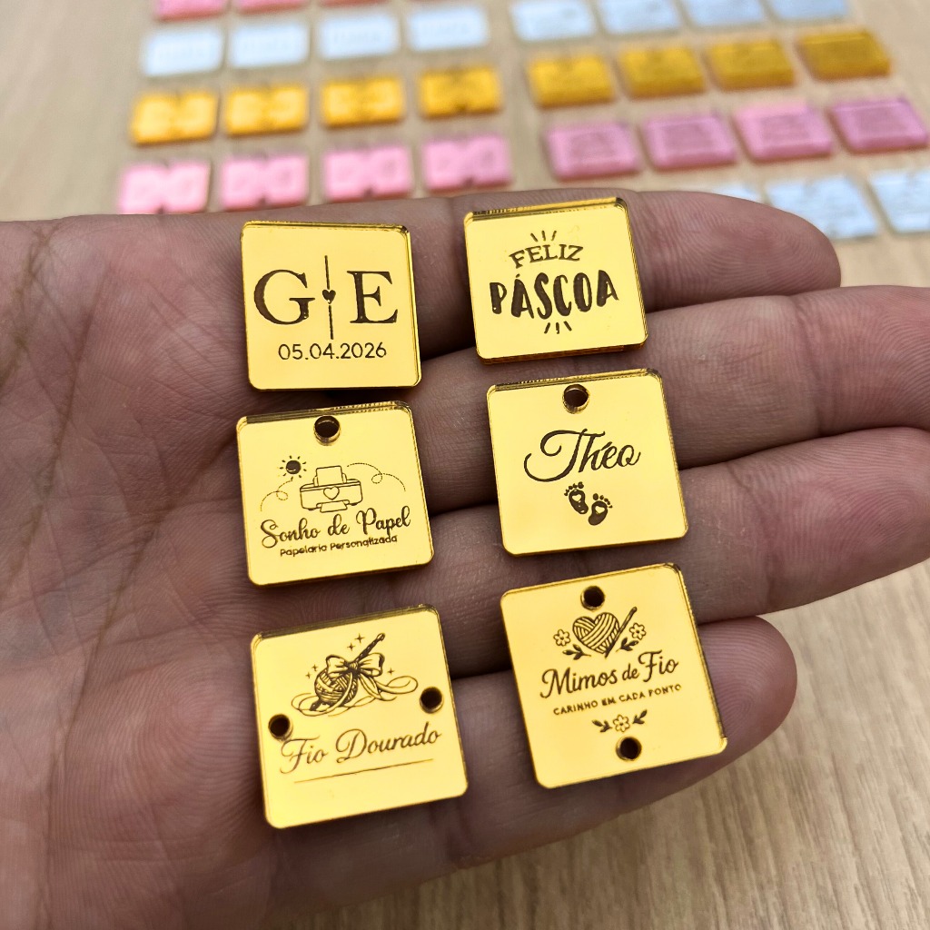 Tag Quadrada Personalizada Em Acrílico Com Nome Logo 2x2 cm Etiqueta Aplique
