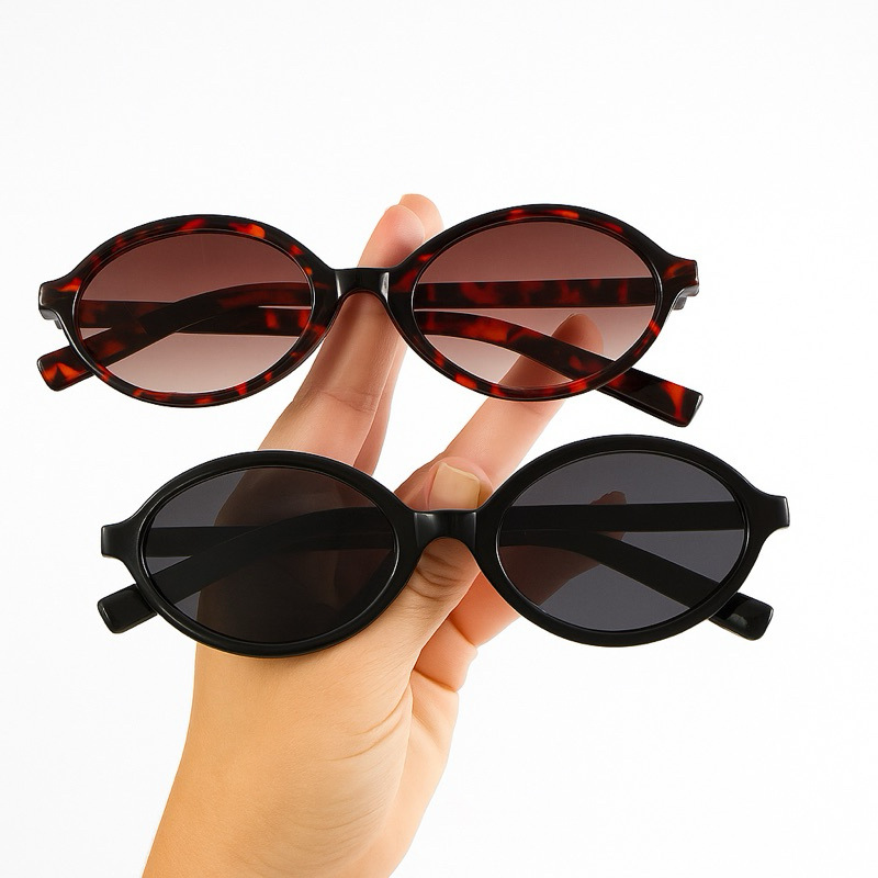 Óculos de Sol Feminino Oval Tartaruga Retrô – Lente Escura + Estojo Moderno em Oferta na Shopee