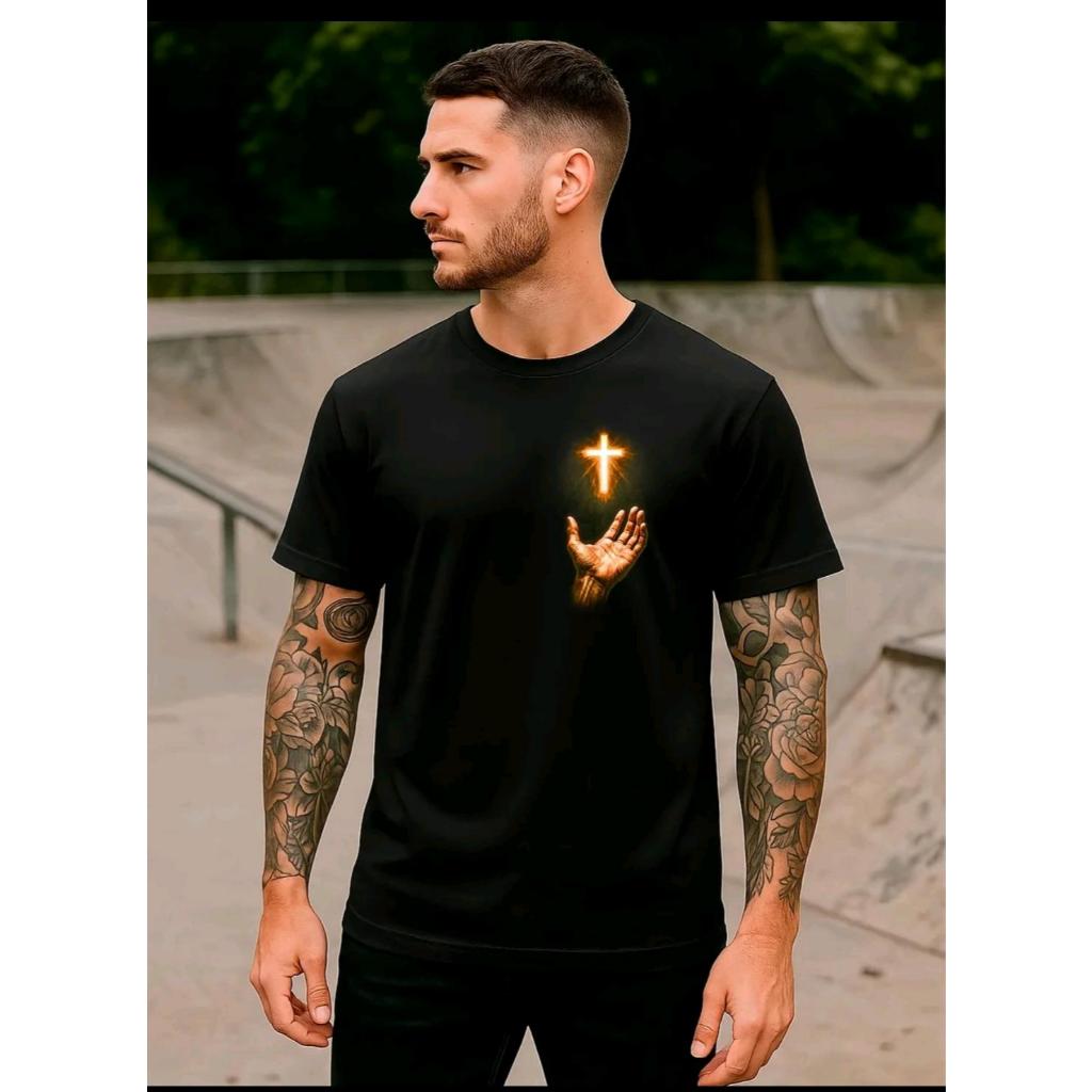 Camiseta Cruz iluminada com a mão estampada religiosa streetwear unissex preta algodão 30.1 penteada linha cristã