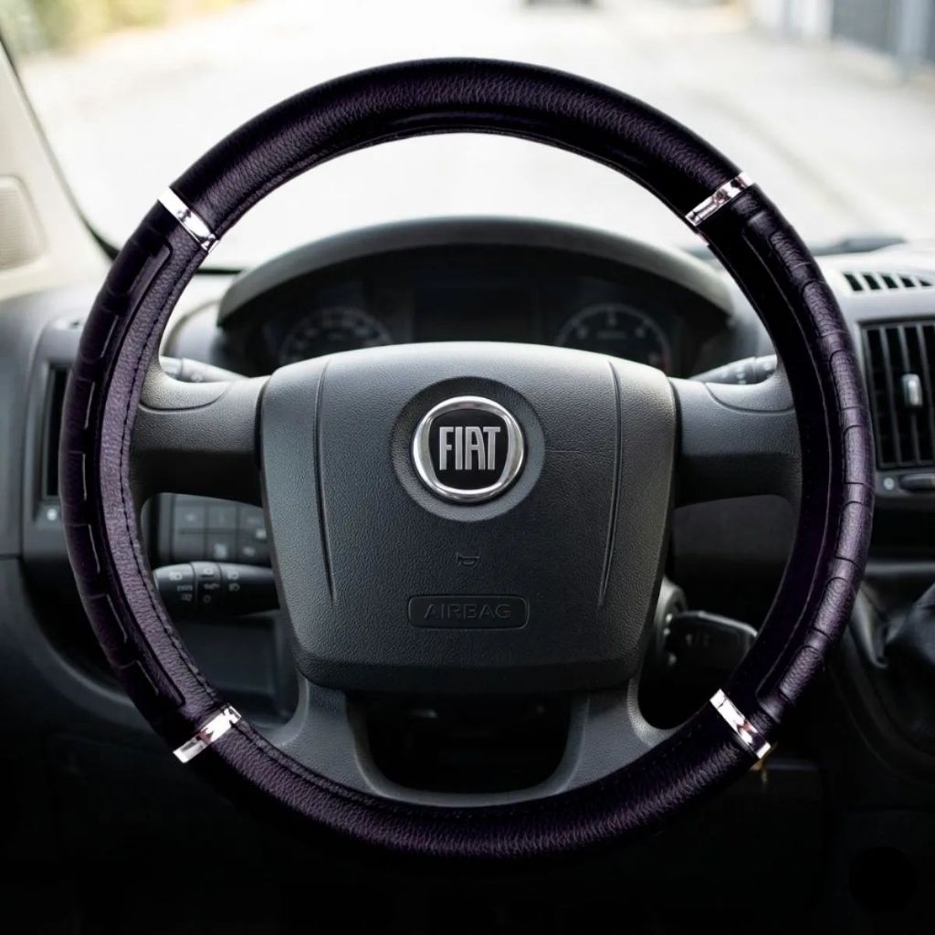 Capa de Volante Automotivo para Fiat Ducato Van Furgão em Material Sintético Emborrachado Macia com Cromo Relevo Premium