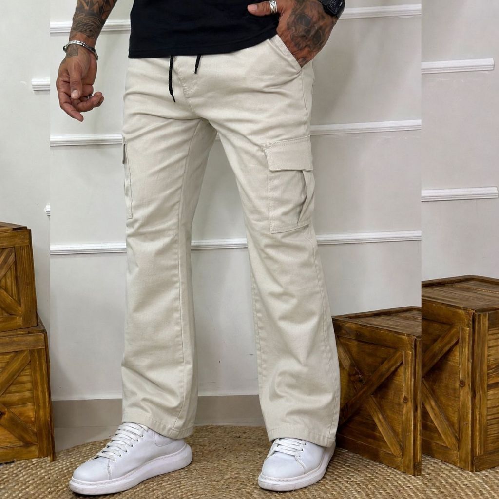 Calça Masculina Cargo Sarja Slim com Elástico e Cordão