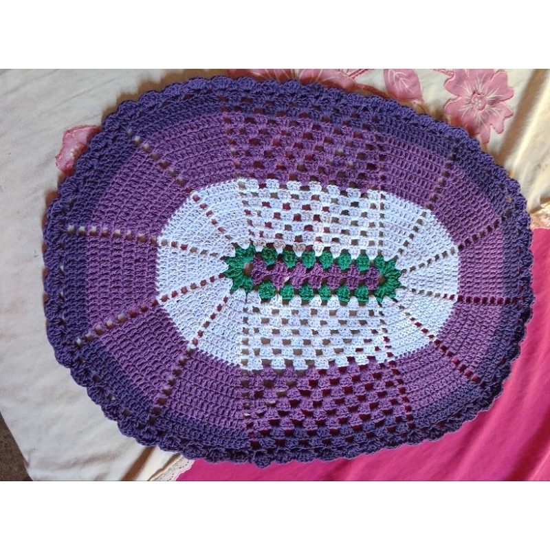 tapete de crochê cru roxo e roxo escuro