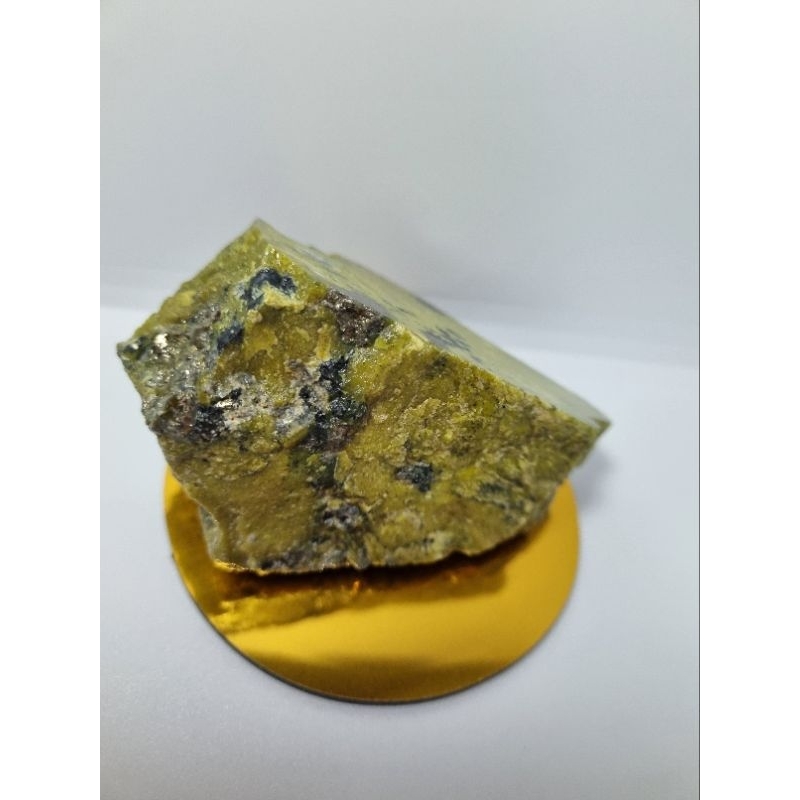 Pedra natural bruta 244g - Serpentinita- Serpentina com inclusãode pirita(renovação, abundância, conexão natureza)