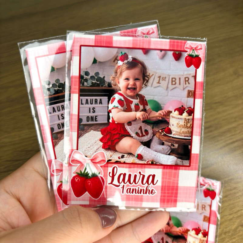 Foto Imã de Geladeira Tema Moranguinho / Morango do Amor - Lembrancinha Infantil - Personalizada - Tamanho 7x9