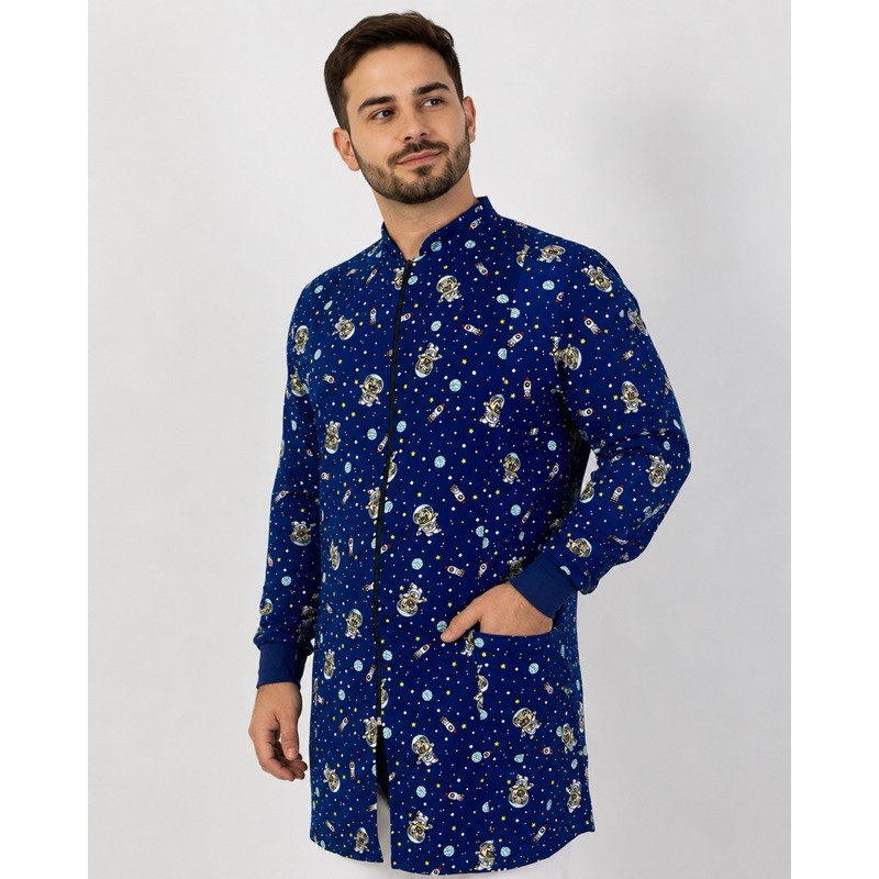 Jaleco Masculino Estampado Pediatria Astronauta Azul Profissional Saúde Veterinário Odontologia Enfermagem