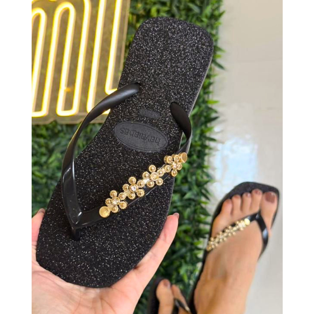 Chinelo Feminino Preto com Glitter Detalhes Dourado Slide Confortável Casual Leve Macio Estiloso Antiderrapante