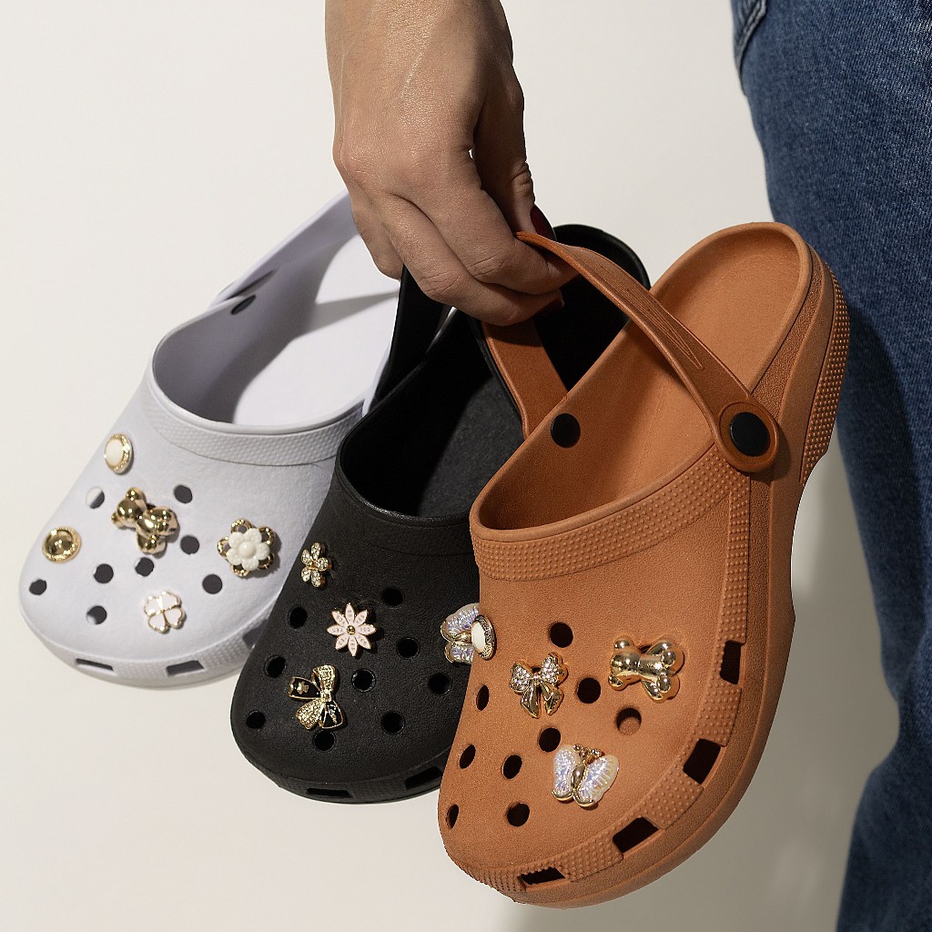 Chinelo inverno frio Feminino, Babuche com 10 botons Pingente de Metal Corfly Baixo Solado Leve Antiderrapante