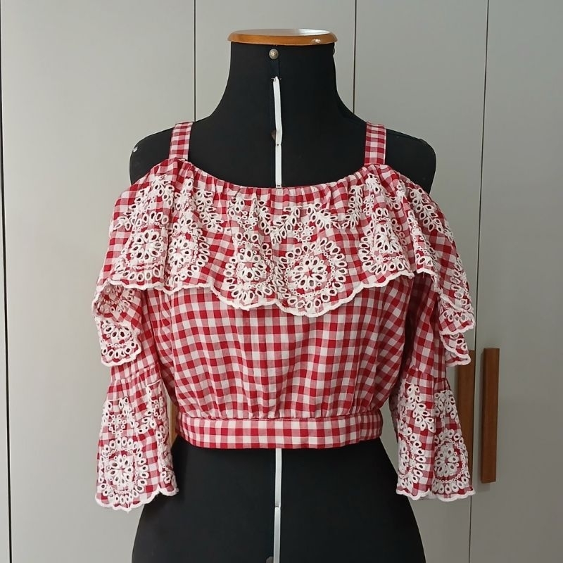 Cropped Ciganinha Xadrez Vichy Vermelho com Renda Guipir – Tam. M