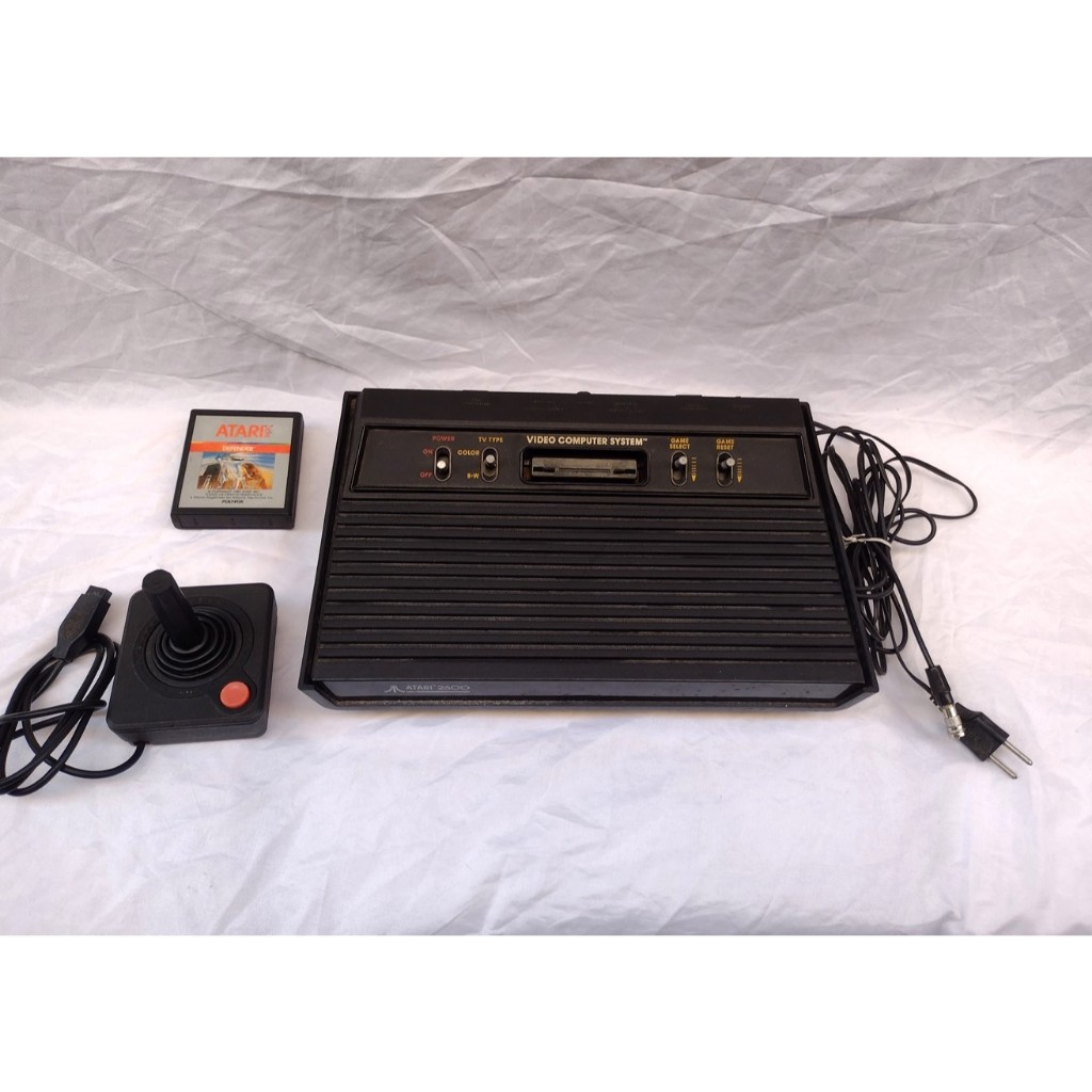 Console Atari 2600 Com Um Controle + Um Cartucho Defender