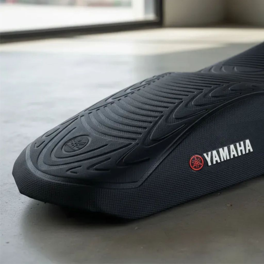 Capa banco de moto emborrachada 3D Preta universal Yamaha Ybr Fazer Xtz 250 125 Lander