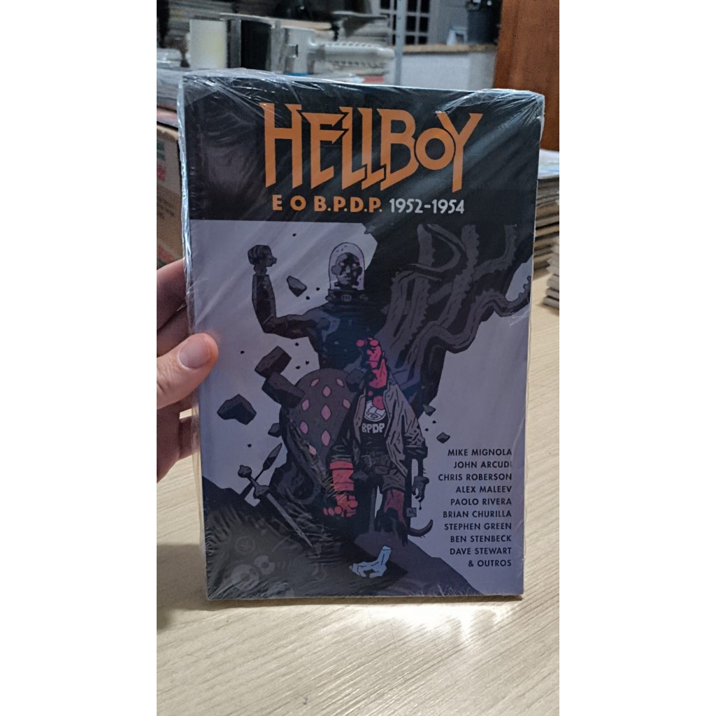 Hellboy e o B.P.D.P Omnibus nº 1 - Gibi Encadernado - Capa Cartão
