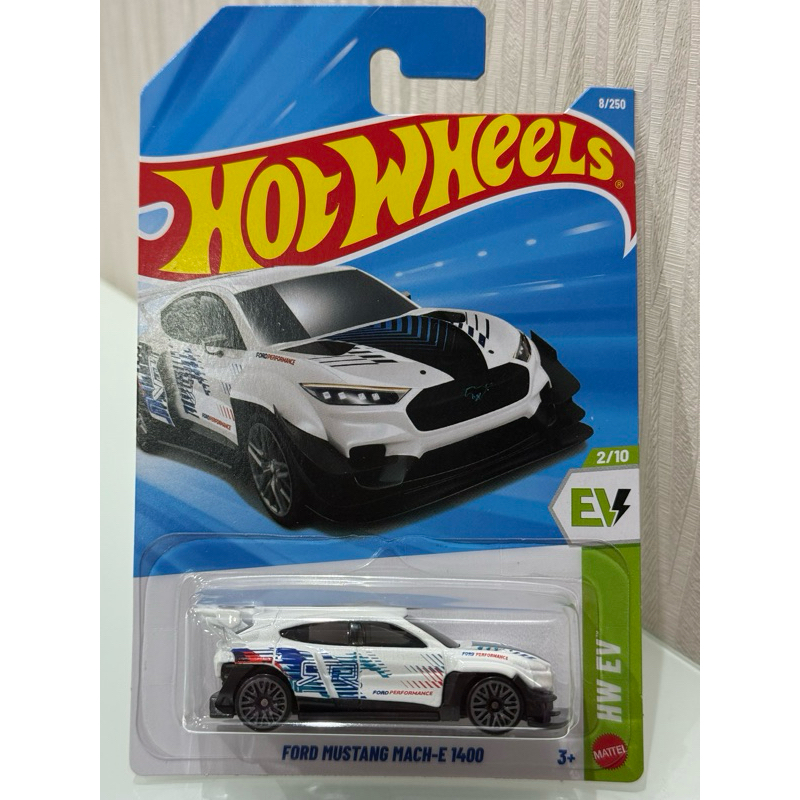 Carrinho Hot Wheels Ford Mustang Mach-E 1400 branco Serie HW EV 2026