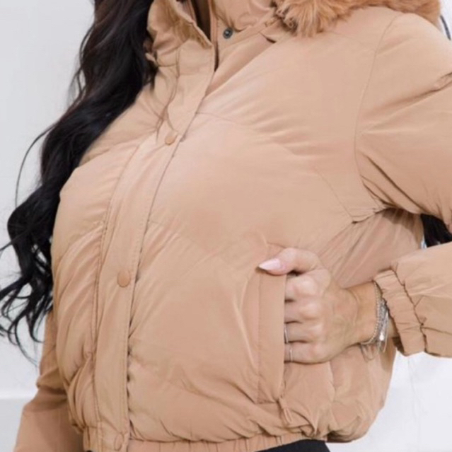Jaqueta Feminina Puffer Forrada Térmica Peluciada Com Touca Removível Estilosa e Quentinha Inverno
