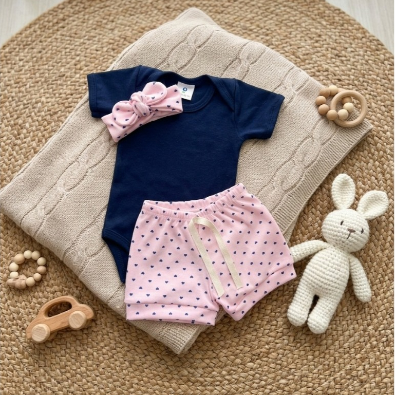 Conjunto Bebê Menina 3 Peças Kit Body Manga Curta Short Estampado Tiara Laço Cabelo Recém Nascido