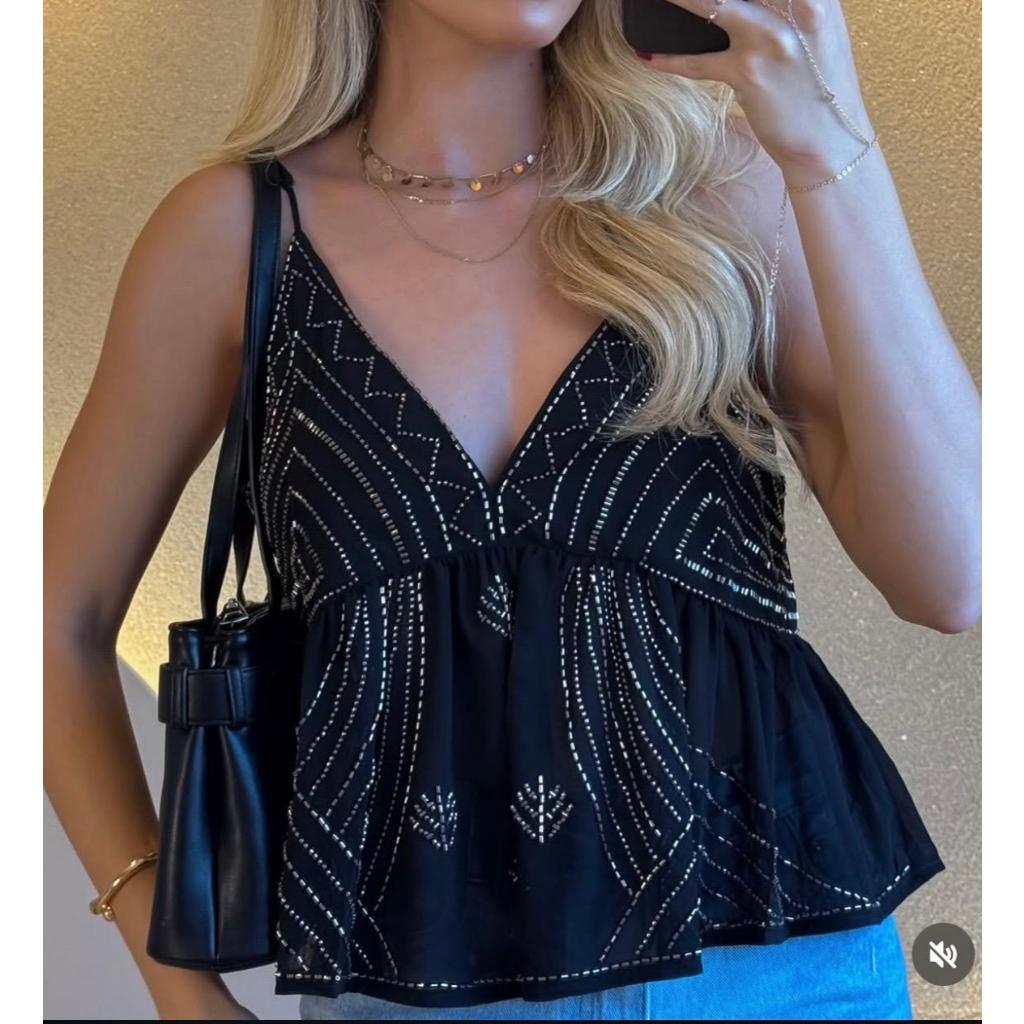BATINHA BLUSA BORDADA EM PEDRARIA MODA GRINGA TENDECIA PRIMAVERA VERAO