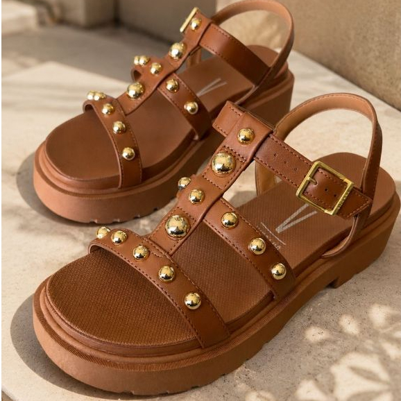 Sandália Feminina Flatform com Aplicações Douradas – Moderna, Confortável e Estilosa