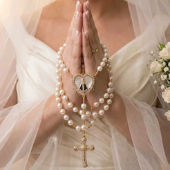 Terço de Pérola Noiva com Strass + Organza - PROMOÇÃO
