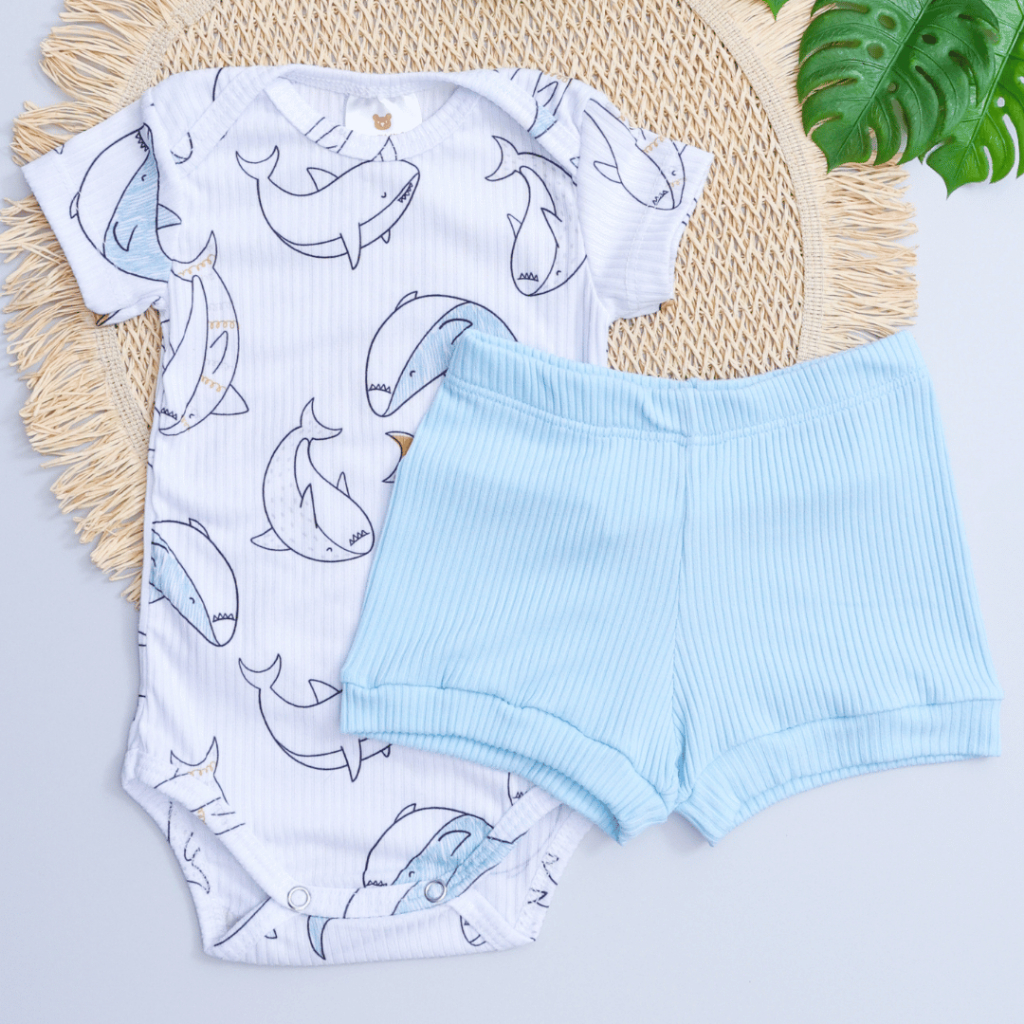 Conjunto Bebê Verão Canelado Infantil Fresquinho Menino Menina Body Estampado Tubarão e Short Azul