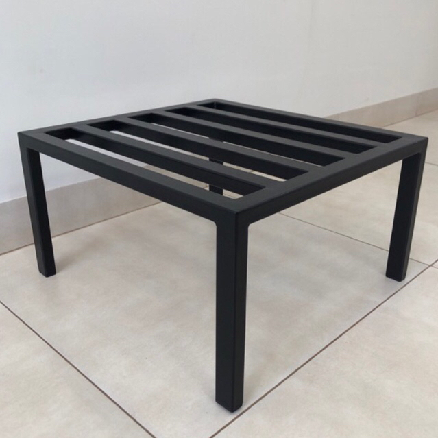 Imagem Suporte para Adega Climatizada Reforçado 100kg Base em Metalon Preto 44x48x25 cm com Pés em PVC