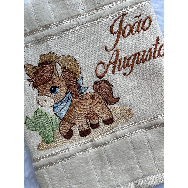 Toalha de Boca Bebê Menino Personalizada com Nome Bordada Cavalinho | Dohler | Presente de Bebê | Enxoval | Escola