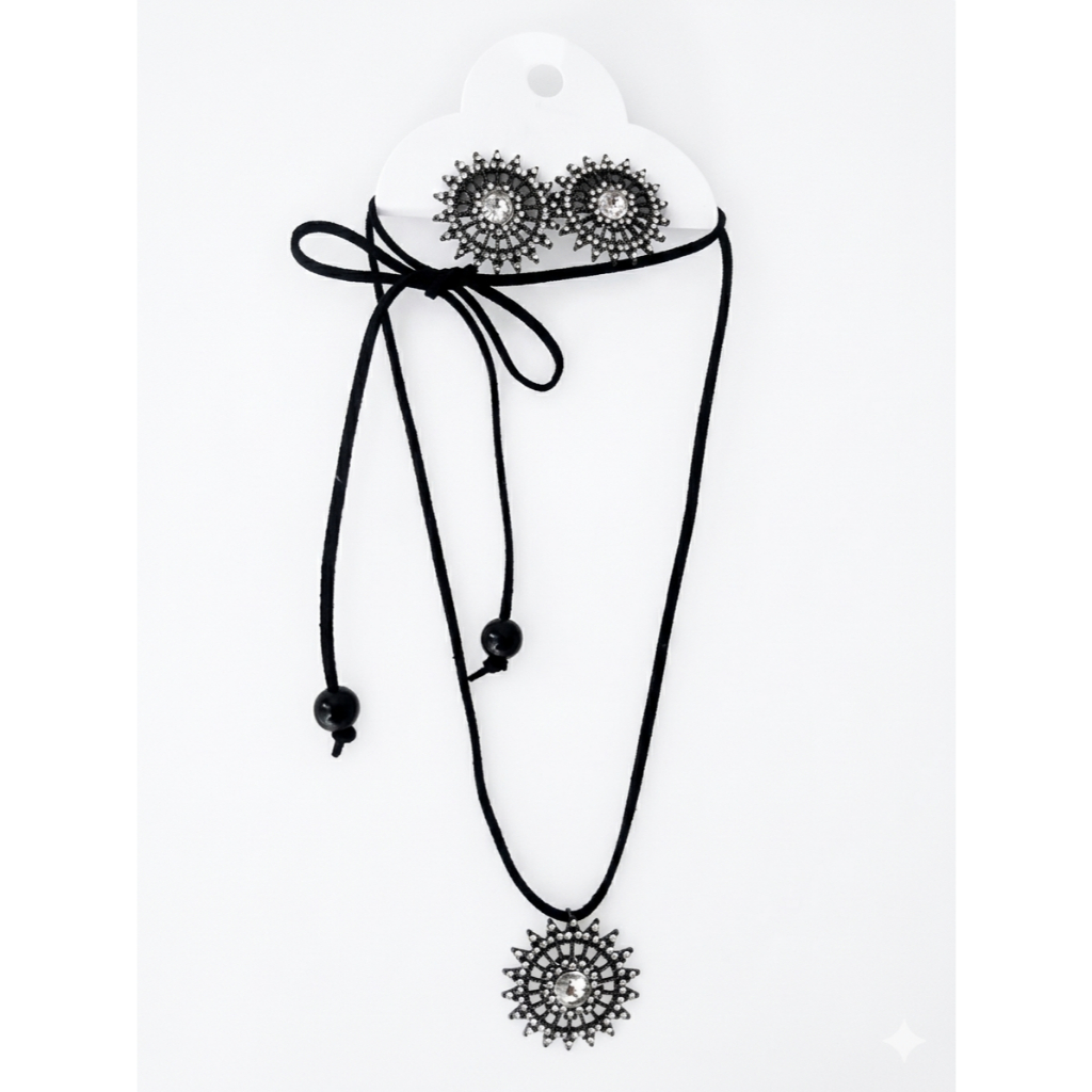 Conjunto Colar Choker Veludo Preto Longo Tassel e Brincos Estrela com Cristal e Strass Boho Chic Gótico Elegante - Femin