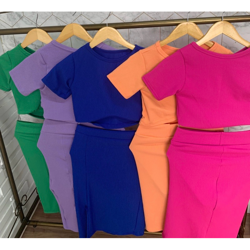 Conjunto feminino ribana saia e cropped com manguinha