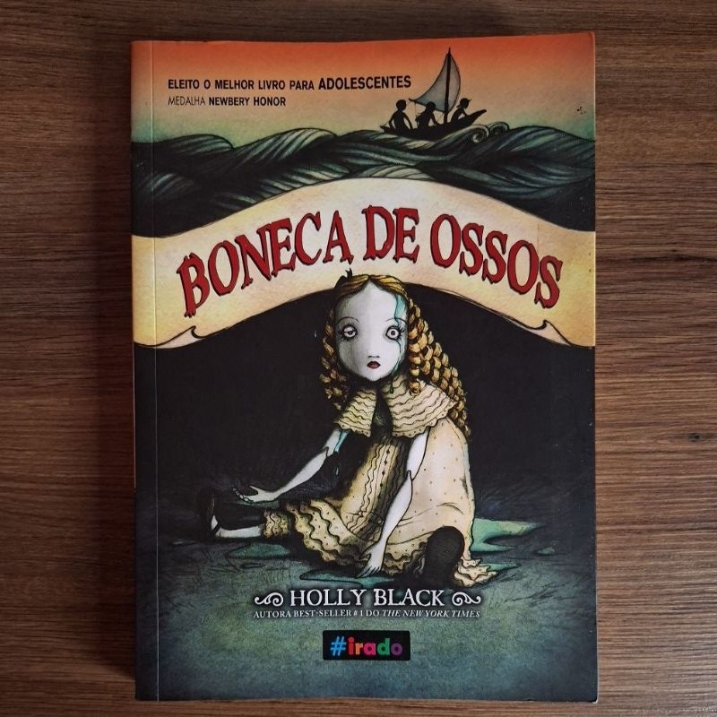 Boneca de Ossos - Holly Black | Livro Usado