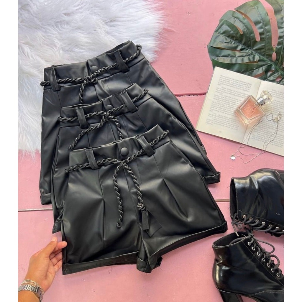 Short courino couro fake com Cordinha Cinto preto Show Festa Curto Estilosa