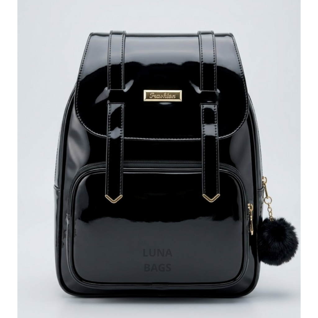 Mochila Feminina Média Estilo Bolsa Em Verniz Com Alça Ajustável + Chaveiro Pompom