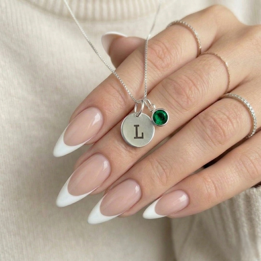 Colar com Inicial Medalha Personalizada a Laser Letra  banhado a  Prata 925 em Oferta na Shopee