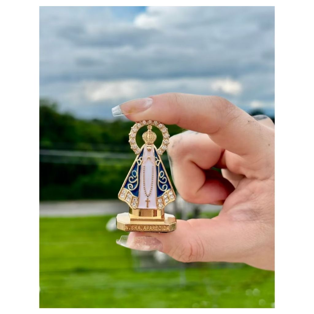 Mini Imagem Nossa Senhora Aparecida Decorativa – Dourada com Strass | Enfeite Religioso (3 Modelos)