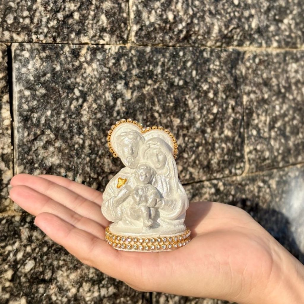 Kit Com 20 Mini Sagrada Familia 7cm, Perolada Com Detalhes Em Strass Dourado.