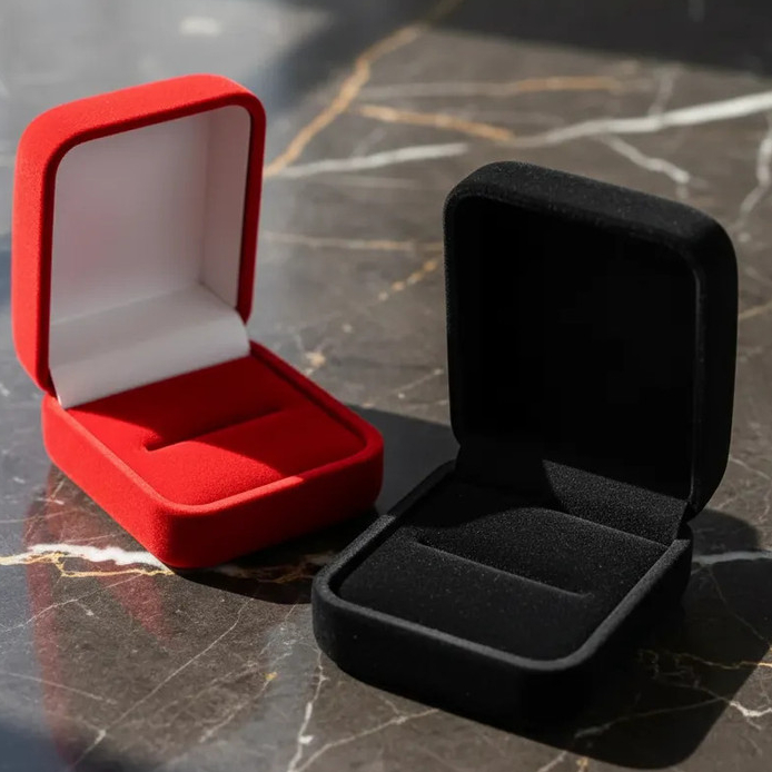 Caixinha De Veludo Para Aliança Anel Formatura Namoro Casamento Noivado Presente