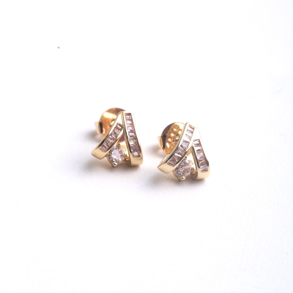 Brinco Meia Argola Baguete Banhado a Ródio Branco ou Ouro 18k Feminino Semi Joias