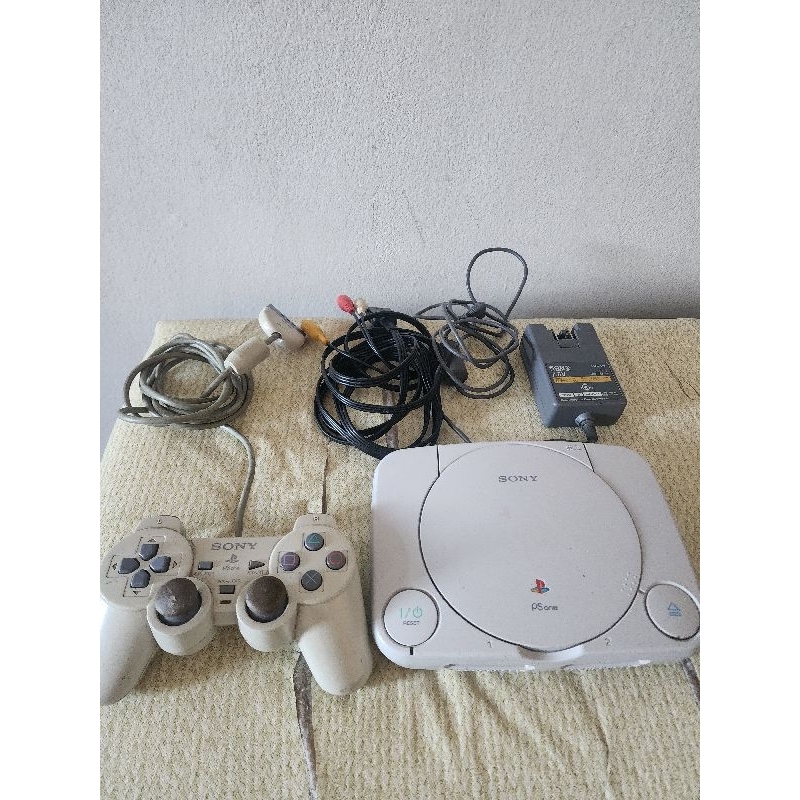 Leia o anúncio por gentileza Console PS1 Play Station One marcas de uso e do tempo em pleno funcionamento
