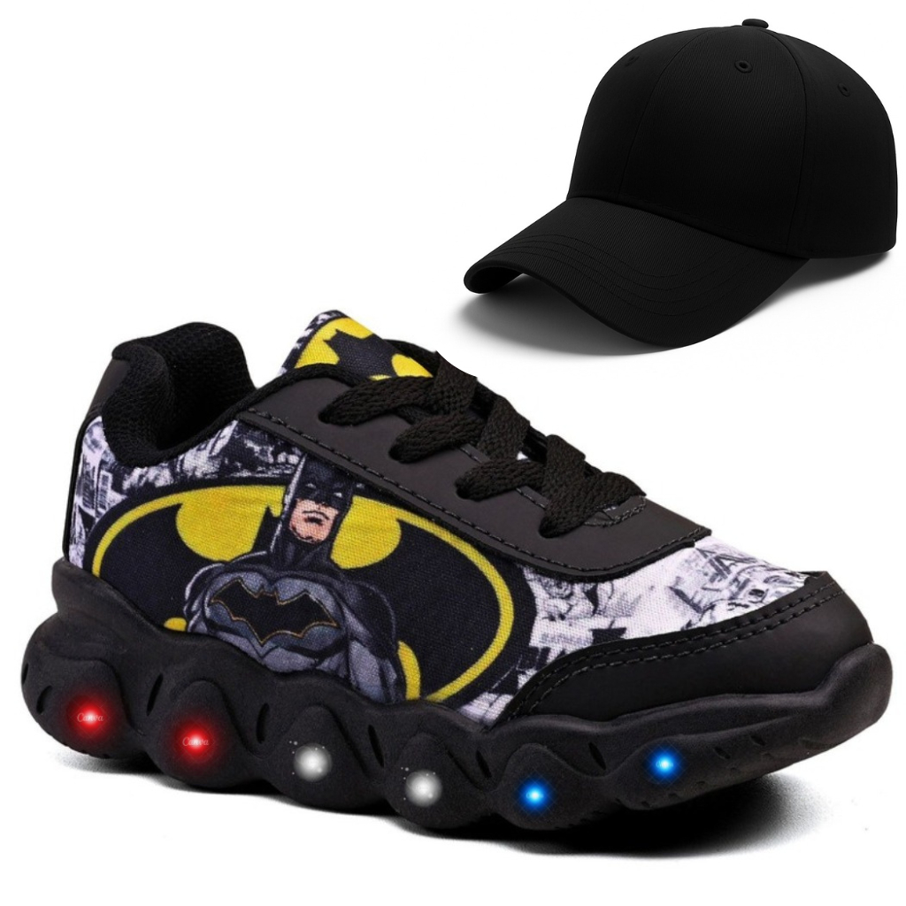 Kit Tênis Infantil Masculino Batman Preto Desenho Com Led  Boné Resistente  Confortável Dia a Dia